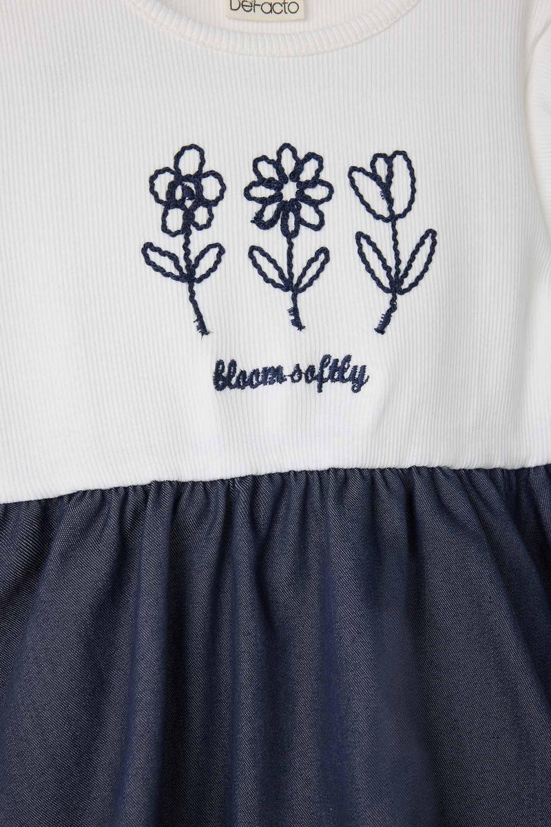 ديفاكتو فستان بناتي مزخرف مضلع بالون فيت برقبة مستديرة - Image 4